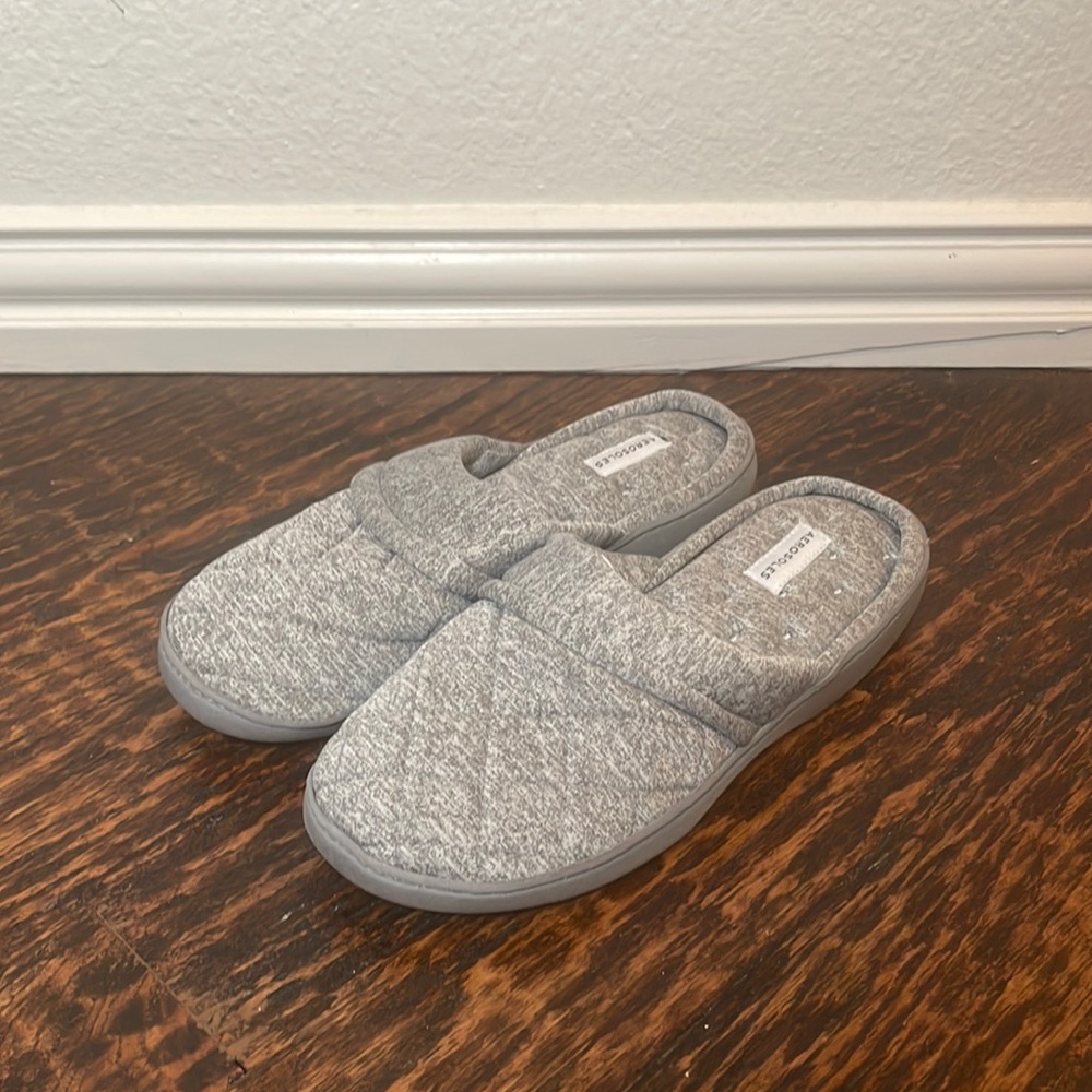 Grey Women’s 9.5-10.5 Aerosoles slippers